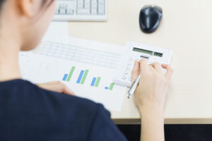 標準原価とは？標準原価計算の流れと他の原価との違いを解説