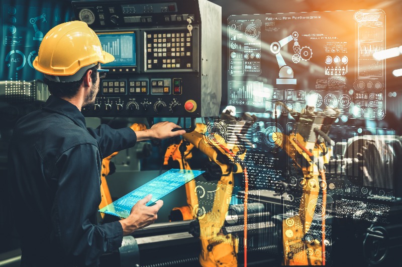 製造業におけるDXとは？導入に向けたプロセスと課題や事例をご紹介