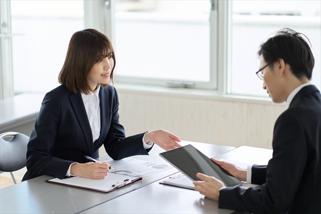 購買と調達の違いとは？業務内容、仕入先の評価基準まで解説