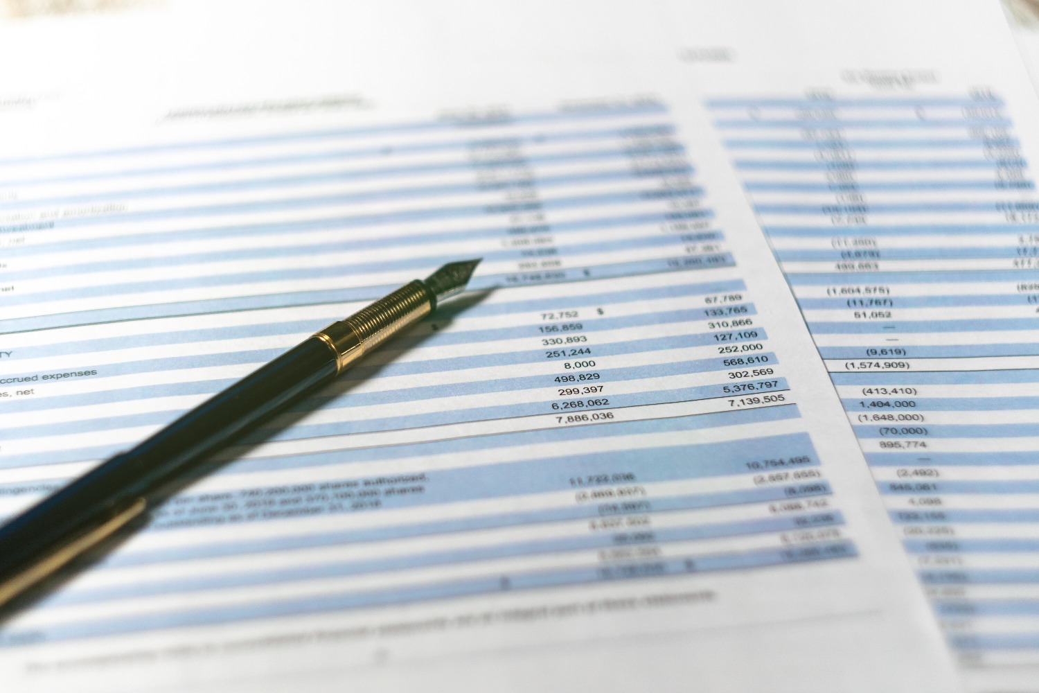 売掛金とは？他の勘定科目との違いや仕訳方法、管理のポイントを解説