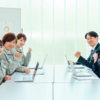 製造現場を変革する工場DXとは？最新トレンドと市場動向